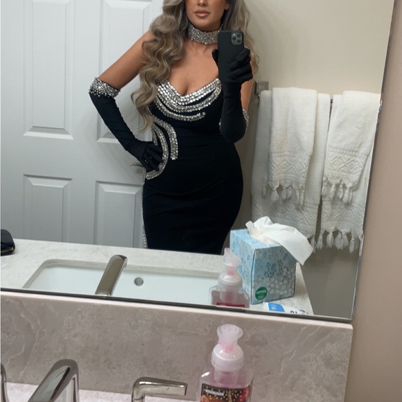 Glamorous Black Albina Dyla inspired beaded gown with gloves and choker - Picture 5 of 9